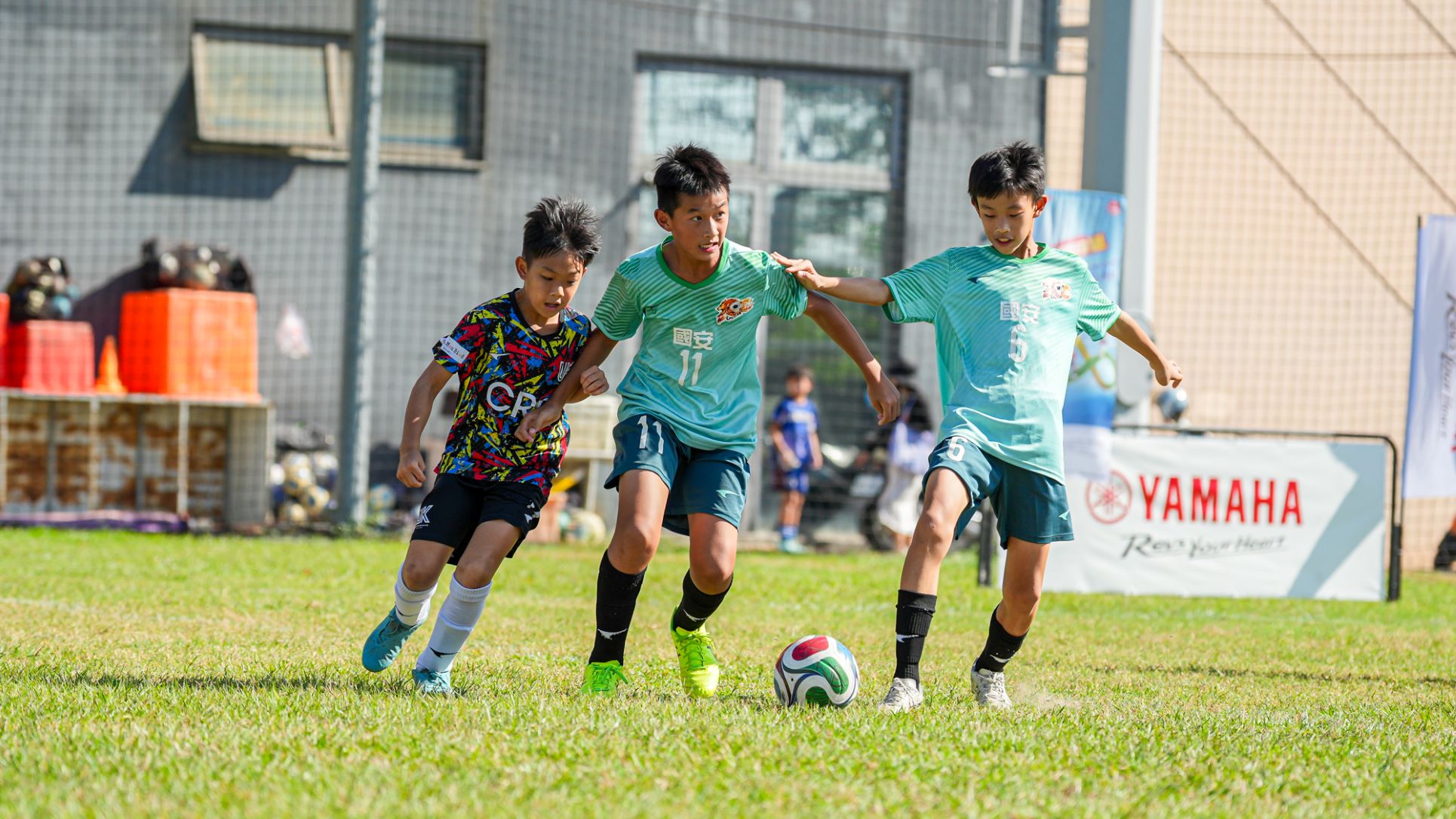 連三拉三隊(綠)是由國安國小六年級所組成。（圖：台灣山葉機車提供） 